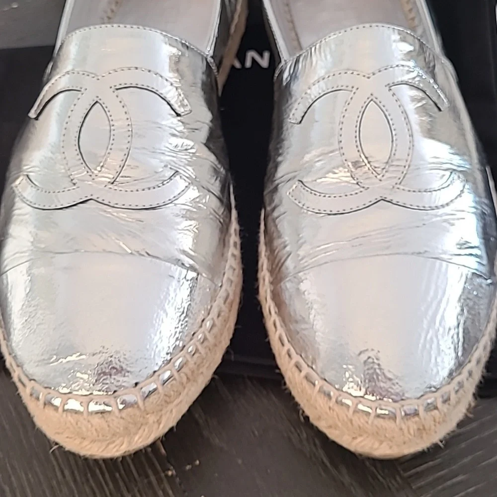 Chanel 19C Silver Laminated Leather CC Logo Double Sole Espadrille